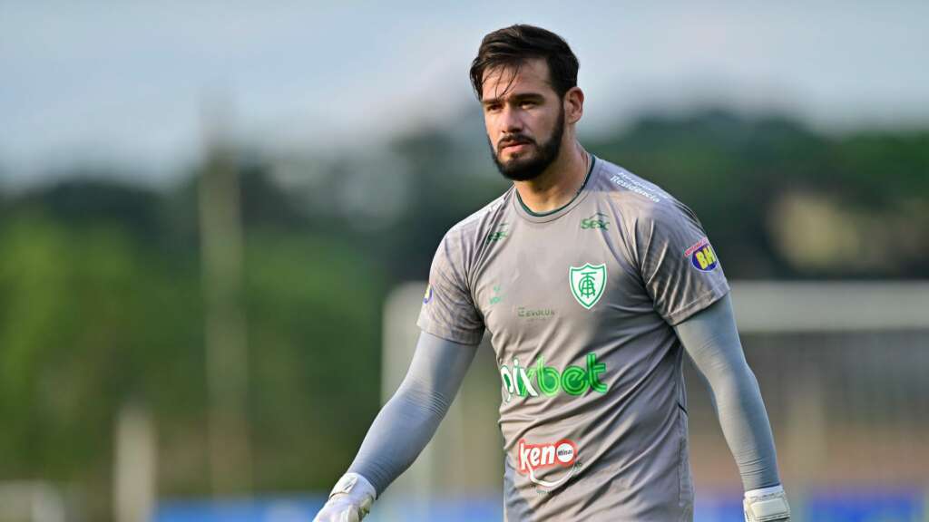 América-MG anuncia a saída do goleiro Matheus Cavichioli após 160 partidas no clube