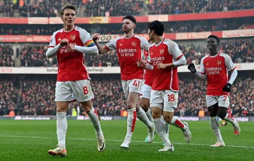 INGLÊS: Matheus Cunha marca, mas Arsenal vence e abre 4 pontos do City na liderança