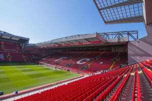Inglês: Liverpool amplia capacidade do Anfield e clássico com United terá maior público em 50 anos