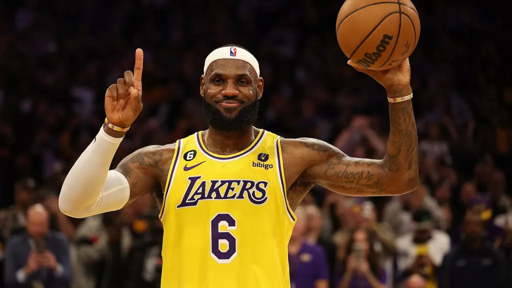 LeBron e Doncic brilham, mas não impedem derrotas de Lakers e Mavericks na NBA