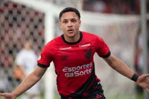 Vitor Roque faz seu último jogo na Ligga Arena e diz: 