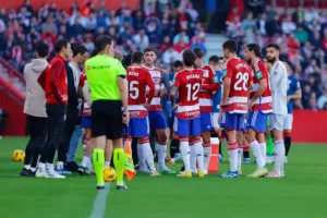 Luto! Torcedor tem mal súbito e morre na arquibancada durante jogo do Espanhol