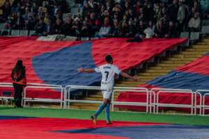 ESPANHOL: Girona faz 4, derrota o Barcelona fora e assume a liderança isolada