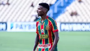 Paranaense: Londrina fecha com ex-atacante de Inter e Grêmio