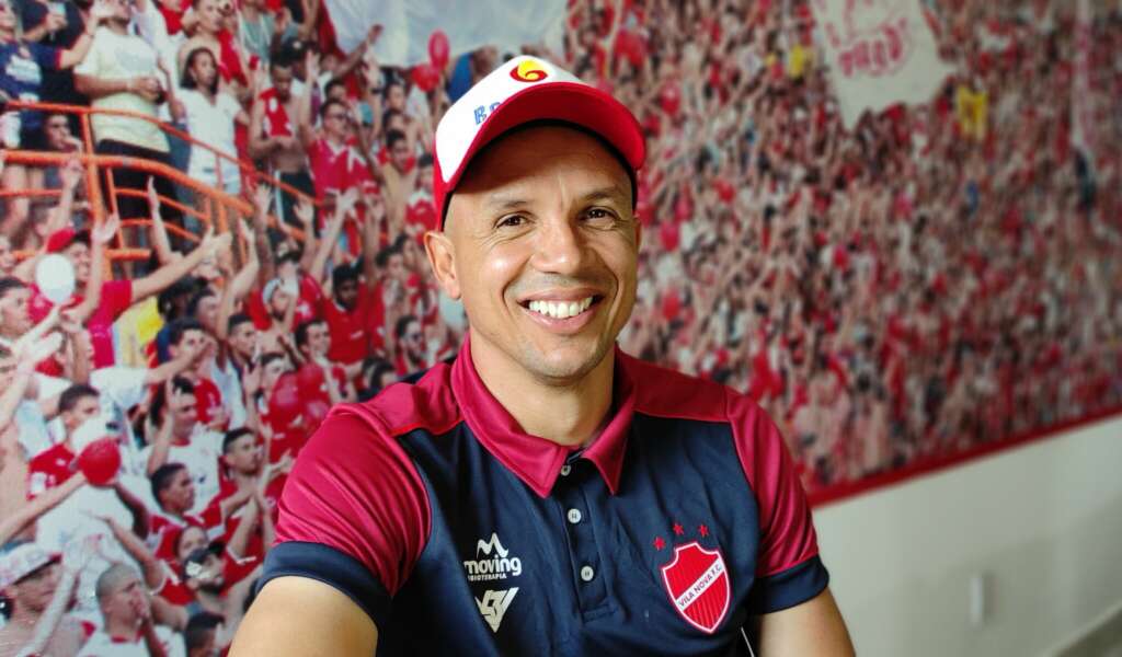 Goiano: Vila Nova renova com técnico Higo Magalhães para 2024
