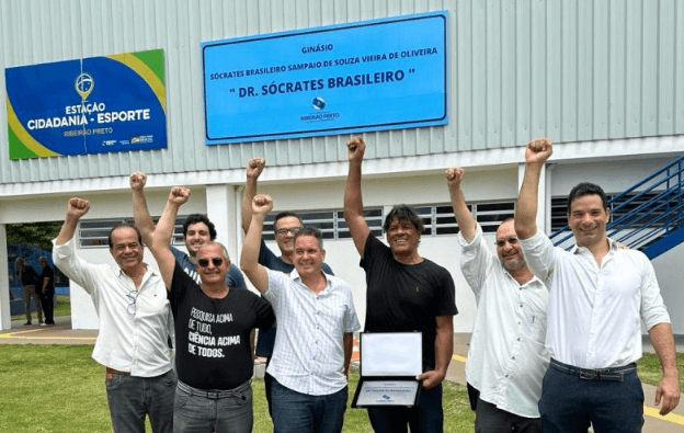 Ribeirão Preto homenageia Sócrates com nome de ginásio