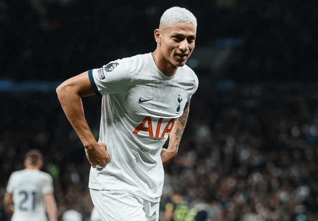 INGLÊS: Richarlison acaba com jejum, marca dois e Tottenham volta a vencer