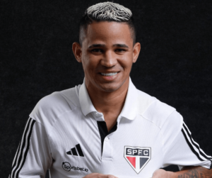 Amparado por 'papai Dorival', Erick realiza sonho de jogar Libertadores pelo São Paulo