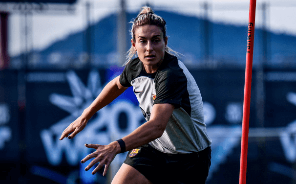 Duas vezes melhor do mundo, Alexia Putellas opera joelho