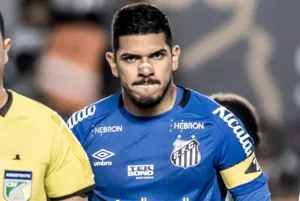 João Paulo pede perdão pela queda e promete ajudar a recolocar o Santos 'em seu devido lugar'