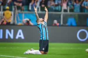 Gaúcho: Ex-lateral do Palmeiras e ex-zagueiro do São Paulo renovam com Grêmio para 2024