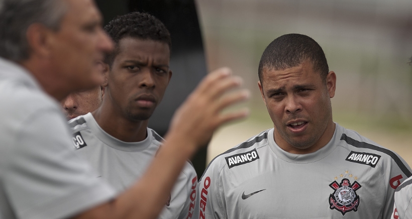 Moacir jogou ao lado de Ronaldo Fenômeno no Corinthians