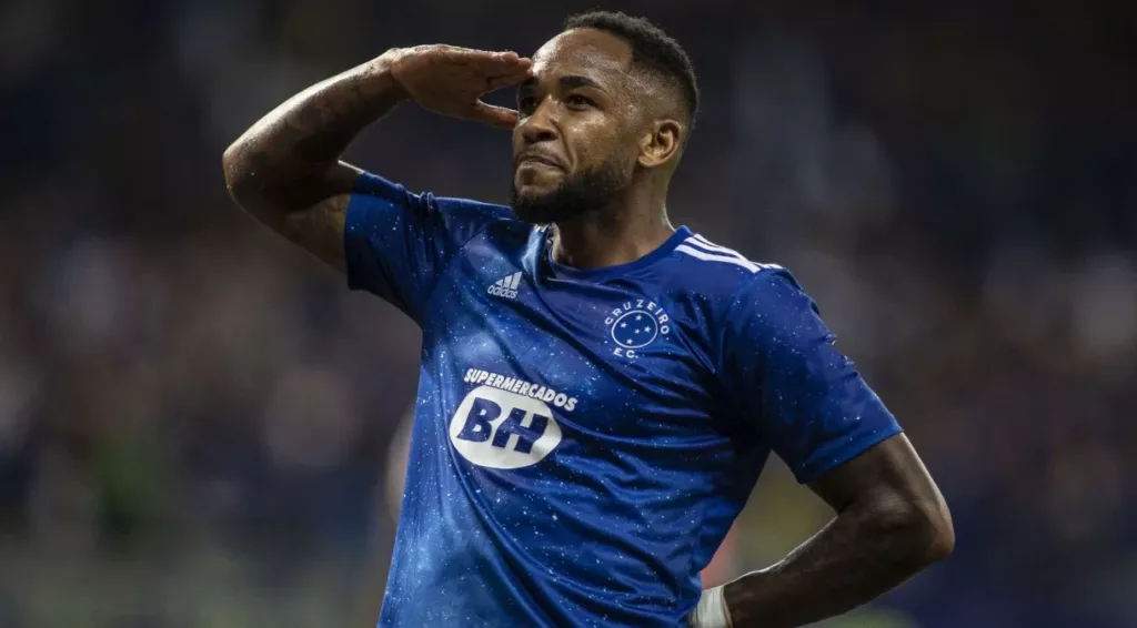 Mineiro: Cruzeiro confirma retorno do atacante Rafa Silva e se aproxima de Gabriel Verón