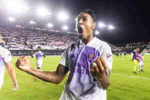 Diretor de futebol do Fluminense revela que está próximo de acerto com zagueiro do Orlando City