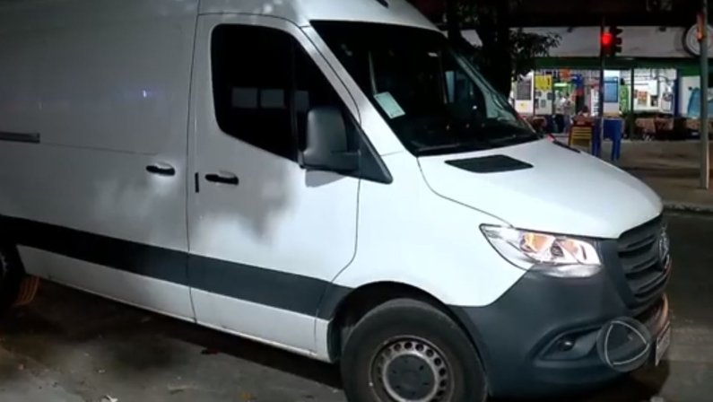 Polícia recupera van e materias do Botafogo roubados no Rio de Janeiro