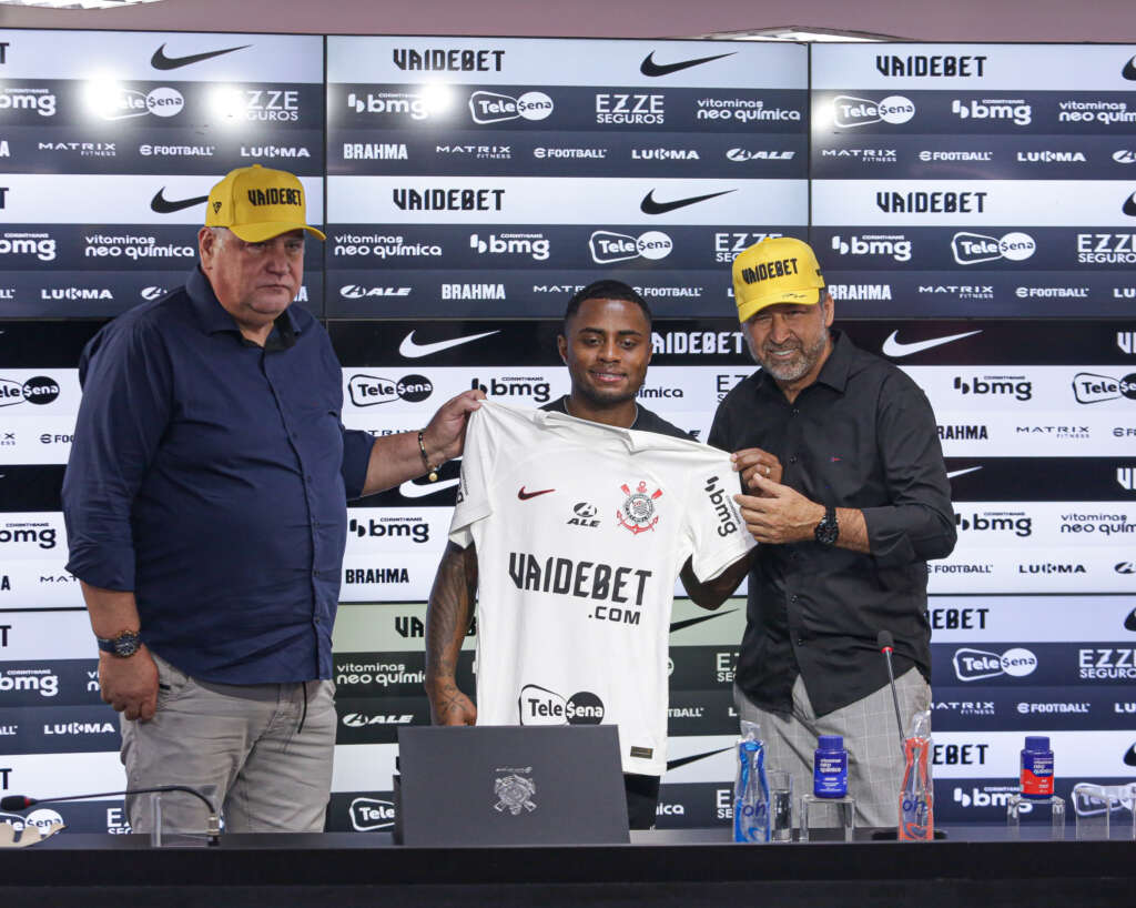 Corinthians exibe nome de antigo patrocinador em uniformes de treino; entenda