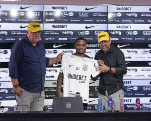 Corinthians exibe nome de antigo patrocinador em uniformes de treino; entenda