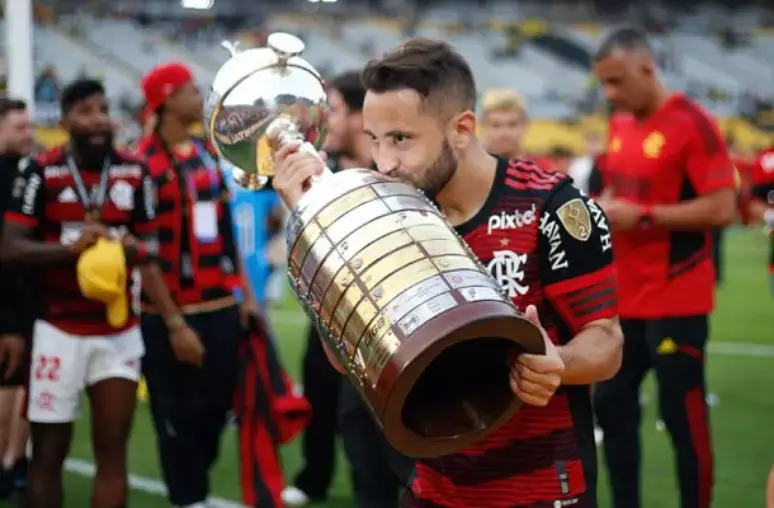 Everton Ribeiro