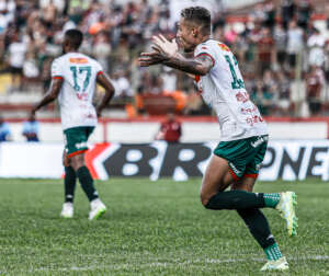 Carioca: Lateral afirma que Portuguesa foi superior ao Fluminense no segundo tempo