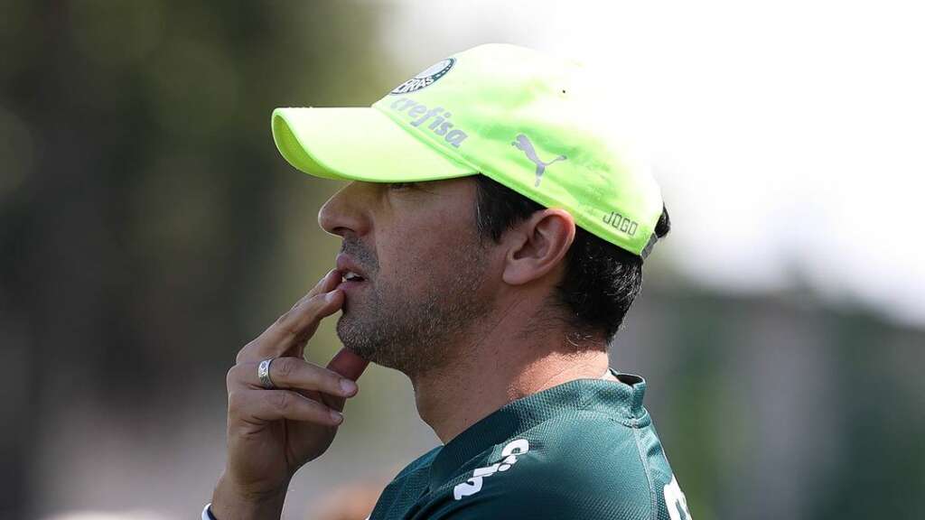 Palmeiras confirma renovação do contrato do técnico Abel Ferreira