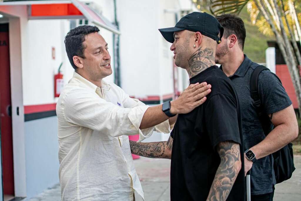 Baiano: Luan, Alerrandro e Everaldo desembarcam em Salvador para assinar com o Vitória