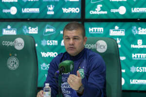 Paulistão: Louzer analisa estreias de Chay e Heitor no Guarani e fala sobre situação de Régis