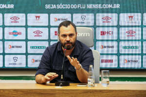 Carioca: Presidente do Fluminense critica grama sintética: 'Tem gente que prefere shows, eu prefiro títulos'