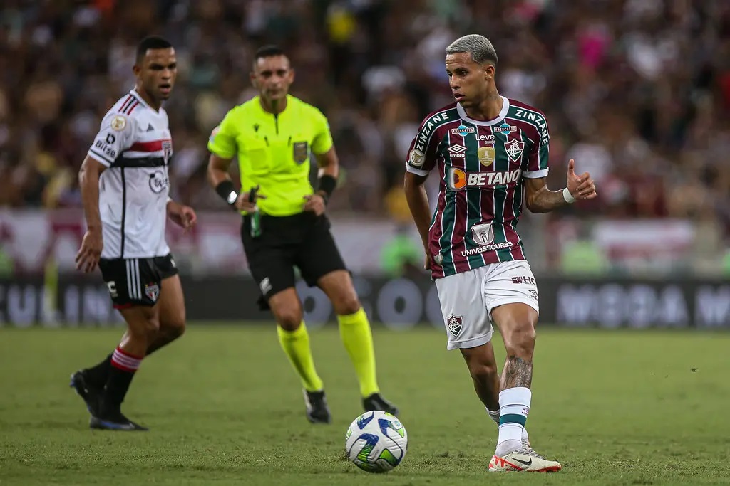 Alexsander pode deixar o Fluminense