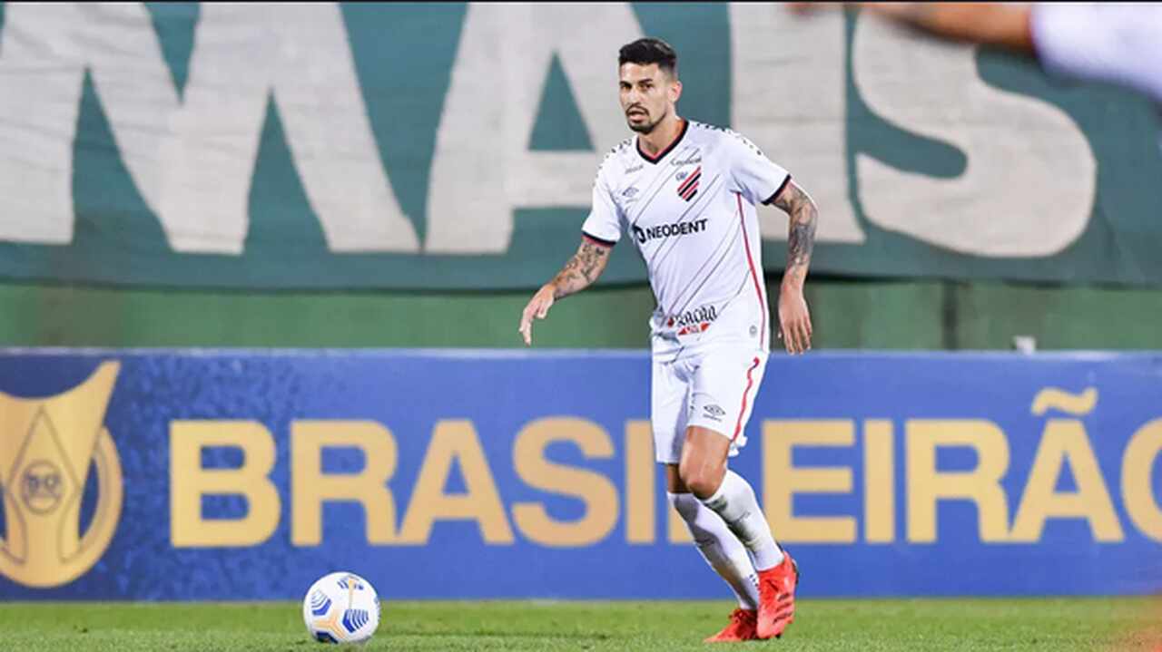 Athletico encaminha renovacao com Pedro Henrique Easy Resize.com