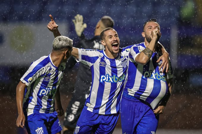 Avai bate Chapecoense pelo Catarinense