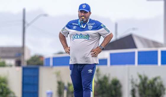 Barroca segue no comando do Avaí em 2024