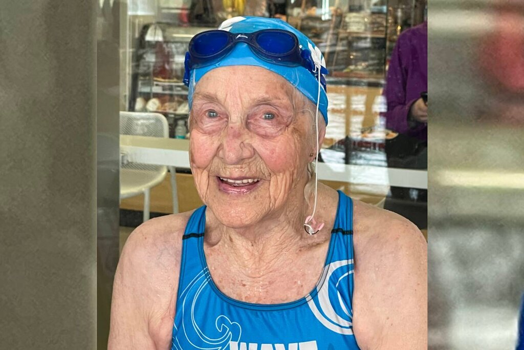 Nadadora de 99 anos, Betty Brussel quebra 3 recordes mundiais em único dia: ‘Às vezes me sinto velha’