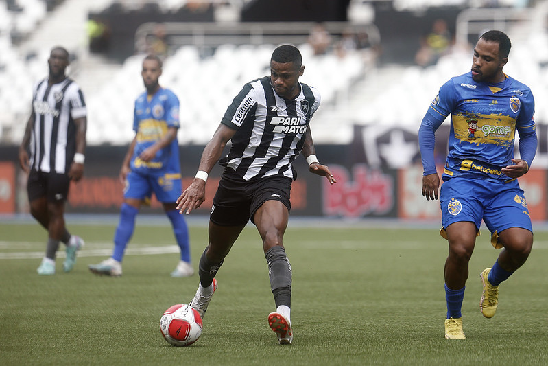 Botafogo 2 x 0 Sampaio Corrêa – Fogão se reabilita e assume liderança provisória
