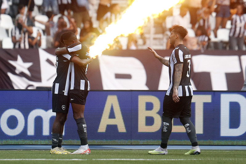 Botafogo vence Bangu no Carioca