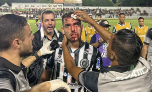 ALAGOANO: CSE derrota ASA em jogo com expulsões; jogador é atingido por lata da torcida