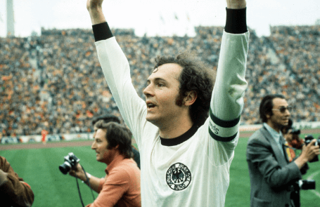 Beckenbauer ‘brasileiro’: zagueiro vestiu camisa do Flamengo e comemorou carnaval no Rio