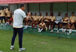 Carpini enfatiza a responsabilidade de comandar o São Paulo em seu 1º contato com o elenco