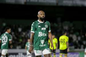 Chay sofre lesão no joelho e Guarani aguarda exames para definir diagnóstico