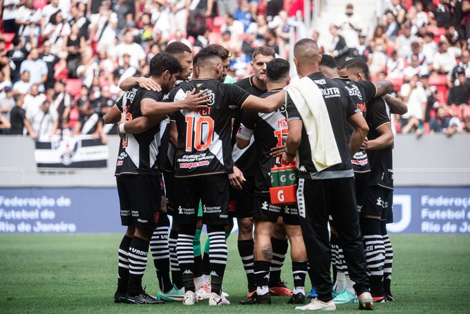 Com arbitragem polemica vasco empata com Bangu