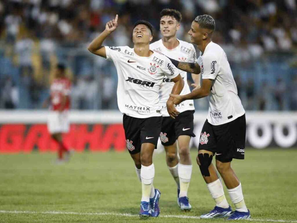 Corinthians goleia CRB na copinha Easy Resize.com 1