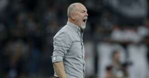 Corinthians mira reforços em três posições para reverter crise; saiba quais