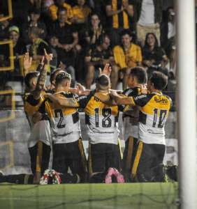 Catarinense: Tencati pede Criciúma de 'pés no chão' mesmo após 3ª vitória e fala sobre volta de Eder