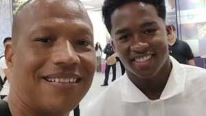 Endrick doa R$ 1 mil a engraxate que o parou para uma foto no Rio: 'Me dá seu pix'