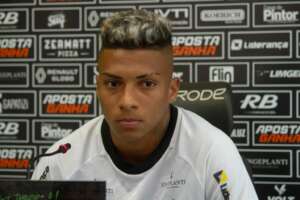 Catarinense: Apresentado, atacante do Figueirense projeta estreia: 'Além de tudo é um clássico'