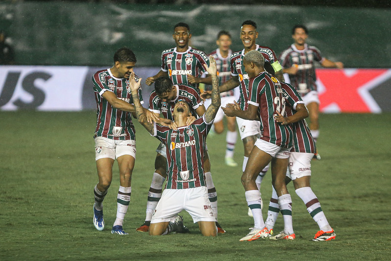 Fluminense bate Nova Iguacu e assume a lideranca