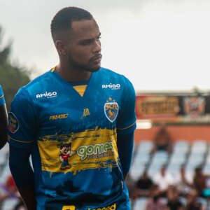 Carioca: Volante do Sampaio Corrêa sofre grave acidente de carro e tem fratura na coluna