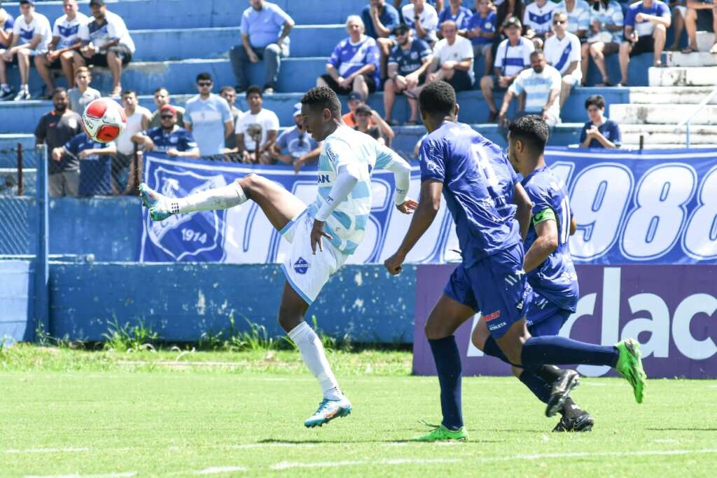 Taubaté 2 x 1 Monte Azul – Burro da Central dança o vira e entra no G8