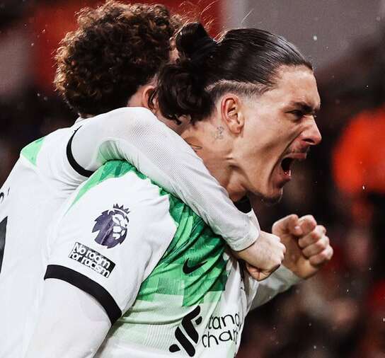 INGLÊS: Jota e Núñez marcam duas vezes, Liverpool goleia e mantém vantagem na liderança