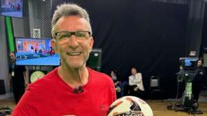 Neto elogia Corinthians em narração de rádio e, segundos depois, São Paulo marca. ASSISTA!