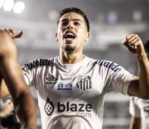 Nonato aceita redução de salário e assina contrato em definitivo com o Santos